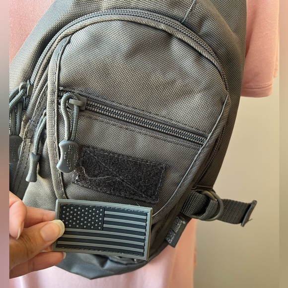 NWT East West Sling Utility Bag. This bag is great for an on the go person. - Picture 2 of 11